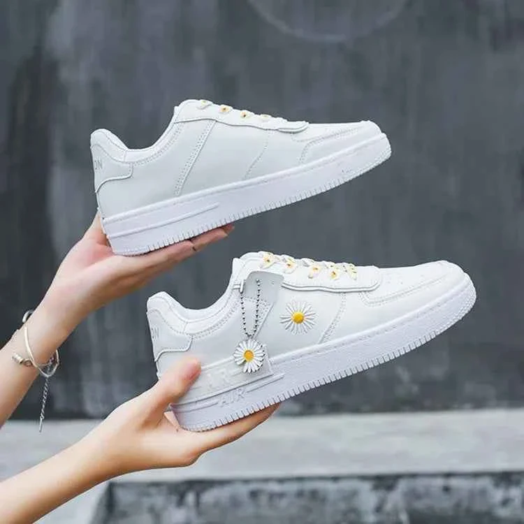 Koreanische Schnür-Sneaker mit flacher Sohle für täglichen Tragekomfort