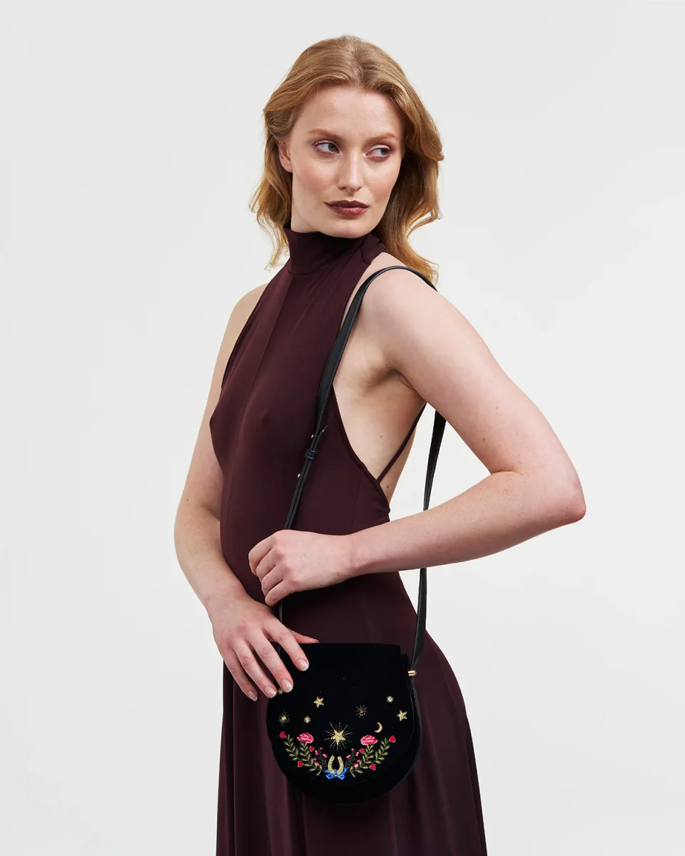 Kate Celestial Embroidered Black Velvet Saddle Bag – Bild 3