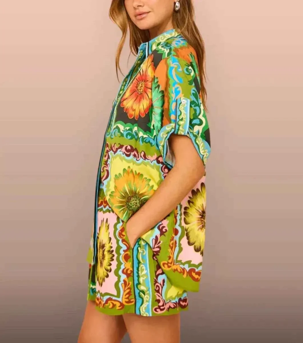 Trendiges Shorts-Set mit Blumenmuster für stilvolle Looks – Bild 3