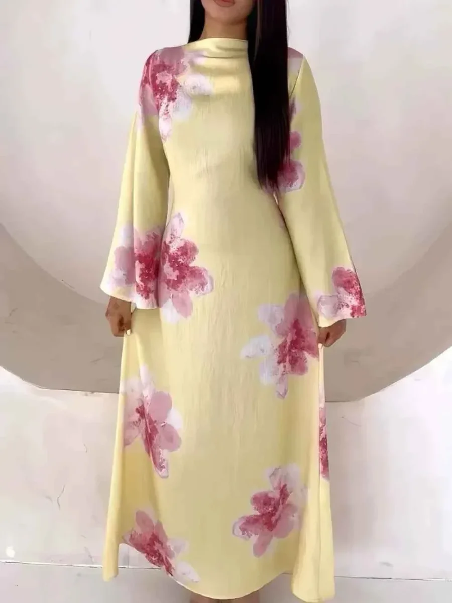 Elegantes gemustertes Kleid mit tailliertem Schnitt und Maxilänge – Bild 5