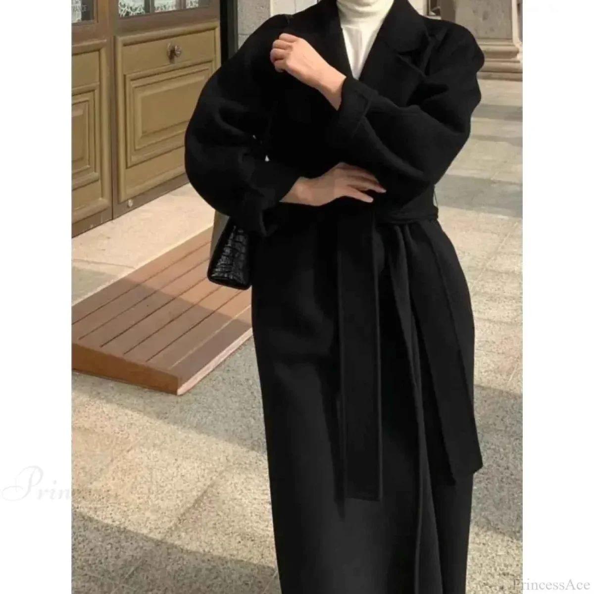 Eleganter Woll-Longmantel mit Gürtel für stilvollen Look – Bild 4